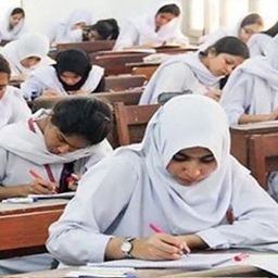 امتحان سپرنٹنڈنٹ رشوت لیتے رنگے ہاتھوں پکڑا گیا